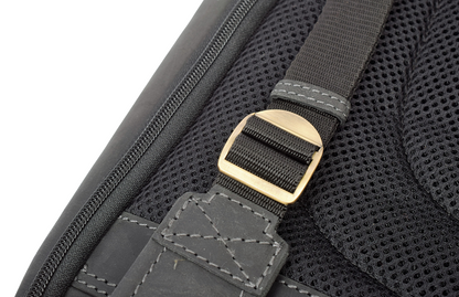 Menzo MB80 - Rucksack Büffelleder/schwarz für 15,6 Zoll Laptop